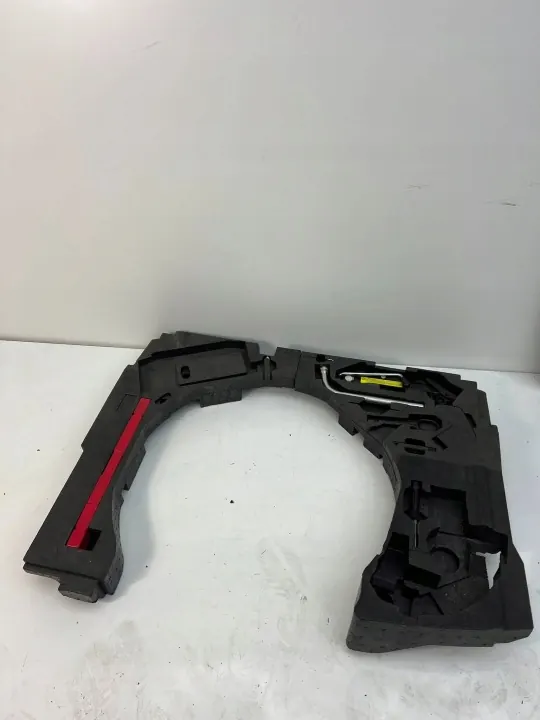 OEM 8P0864501D Tavaratilan lattia Audi S3 8V SB image 2