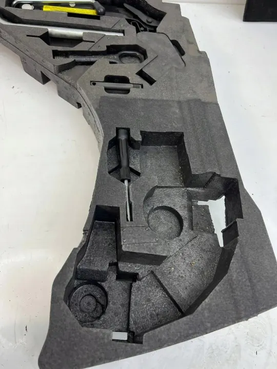 OEM 8P0864501D Tavaratilan lattia Audi S3 8V SB image 6