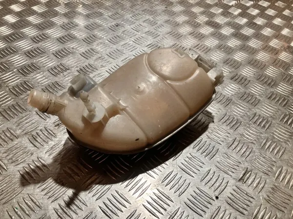 Mercedes GLA W156 kylvätskebehållare OEM A2465000049 image 3