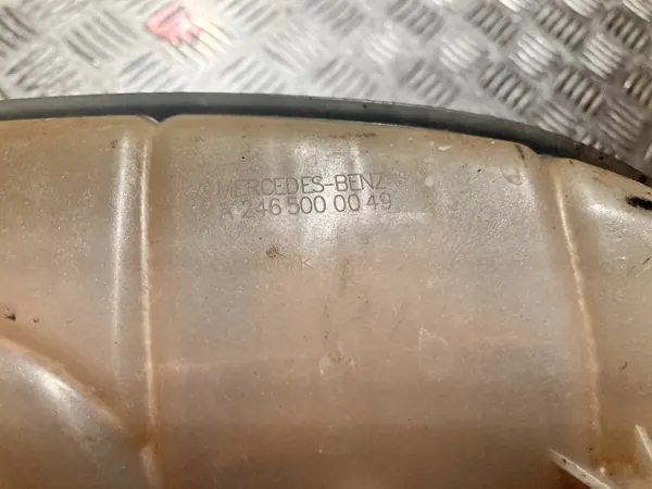 Mercedes GLA W156 kylvätskebehållare OEM A2465000049 image 4