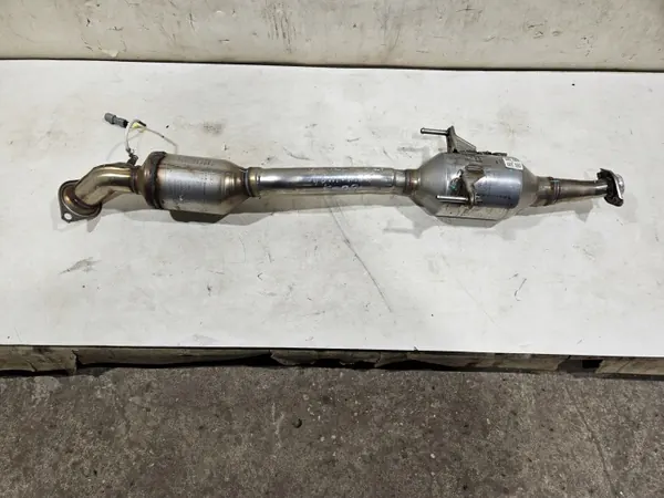 Toyota COROLLA E21 30Y28 Silencieux Central Catalyseur image 2