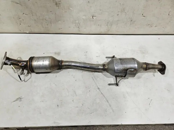 Toyota COROLLA E21 30Y28 Silencieux Central Catalyseur image 4