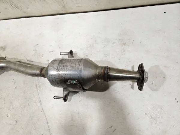 Toyota COROLLA E21 30Y28 Silencieux Central Catalyseur image 6