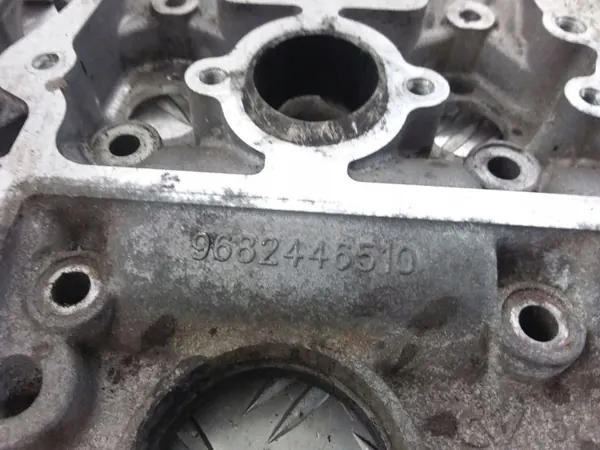 Peça de cabeçote Peugeot OEM 9682446510 - Usada image 3