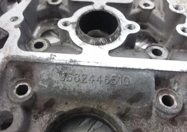 Peça de cabeçote Peugeot OEM 9682446510 - Usada image 4