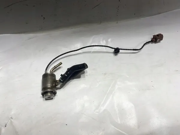 INJECTEUR ADBLUE 2.0 TDI VW PASSAT B8 05L131113J image 1
