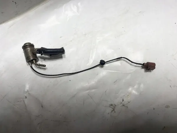 INJECTEUR ADBLUE 2.0 TDI VW PASSAT B8 05L131113J image 2