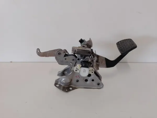 Pedal de embrague freno LEXUS NX II 350H OEM image 2