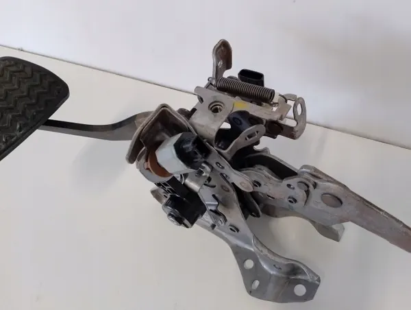 Pedal de embrague freno LEXUS NX II 350H OEM image 3