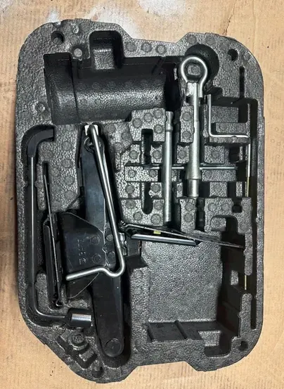 OEM 9681017280 Reservhjulsinsert & Domkraft image 2