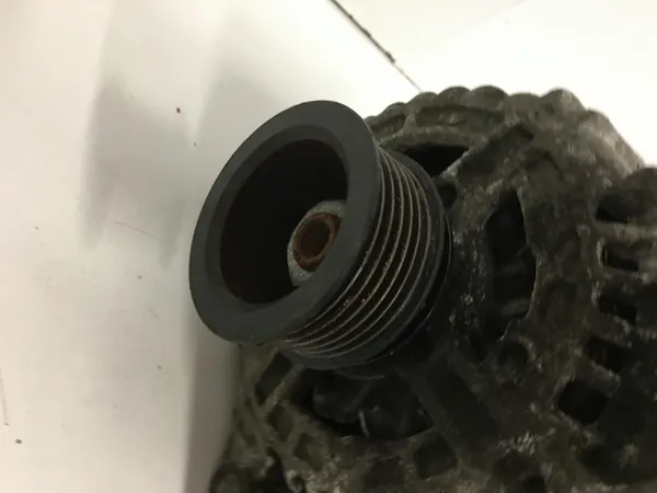 VOLKSWAGEN NEW BEETLE 2.0 8V Vaihtovirtageneraattori image 2