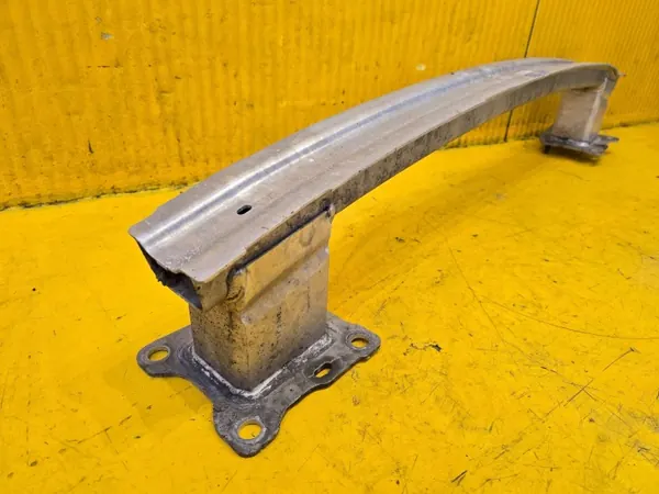 Audi A5 8W takapuskurin palkki OEM - Käytetty osa image 3