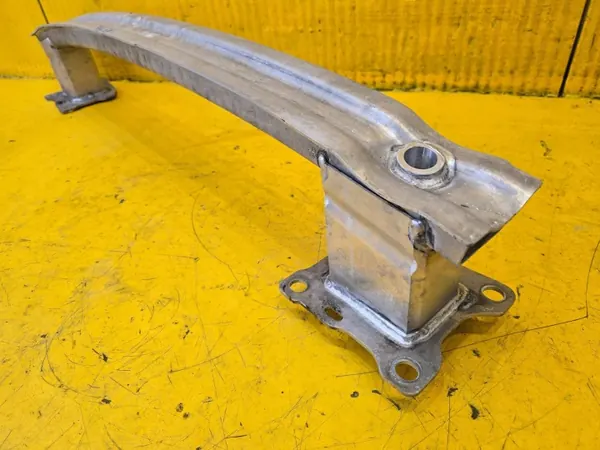 Audi A5 8W takapuskurin palkki OEM - Käytetty osa image 4