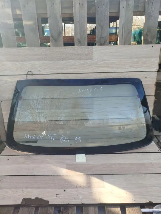 Vitre de hayon arrière MAZDA pour 626 00R HB - Occasion image 2