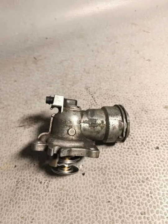 Boîtier thermostat OEM A642200 pour Mercedes-Benz E W212 image 2