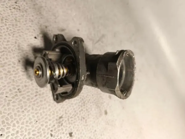 Boîtier thermostat OEM A642200 pour Mercedes-Benz E W212 image 4