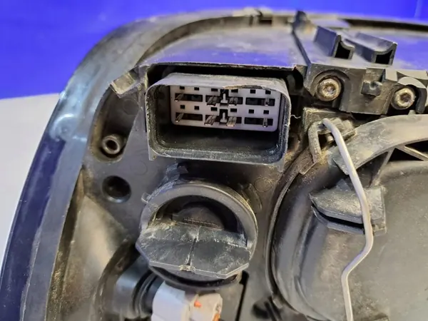 Oikea Etuheijastinlamppu Volvo S40 2004- OE 31335246 image 6