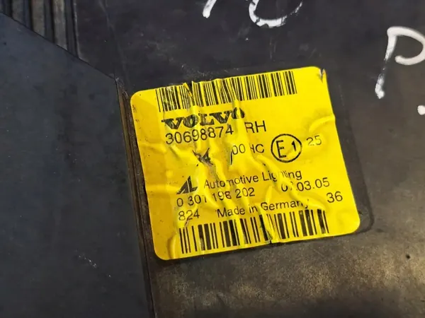 Oikea Etuheijastinlamppu Volvo S40 2004- OE 31335246 image 8