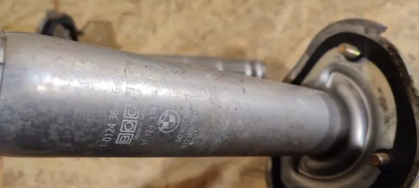 BMW E39 Takapuskurin iskunvaimennin OEM image 6