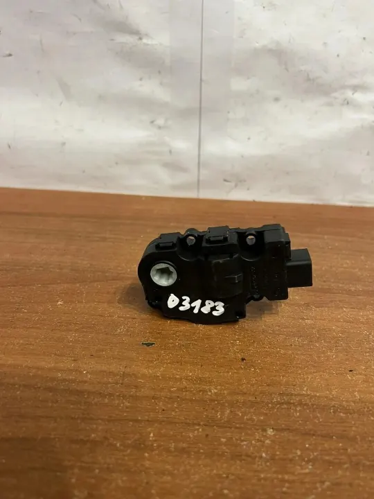 Klepmotor OEM D3183 voor Mercedes-Benz C W204 image 2