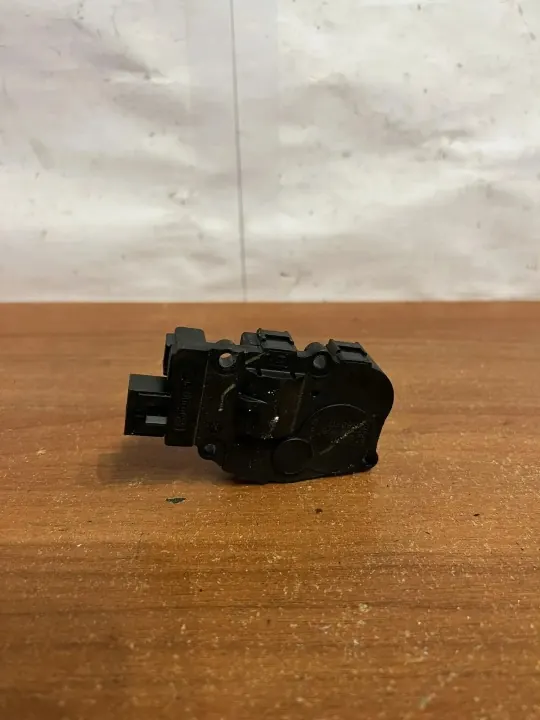 Klepmotor OEM D3183 voor Mercedes-Benz C W204 image 3