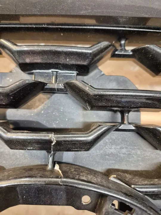 Toyota Corolla Cross Grill OEM 5311416060 - Begagnad image 4