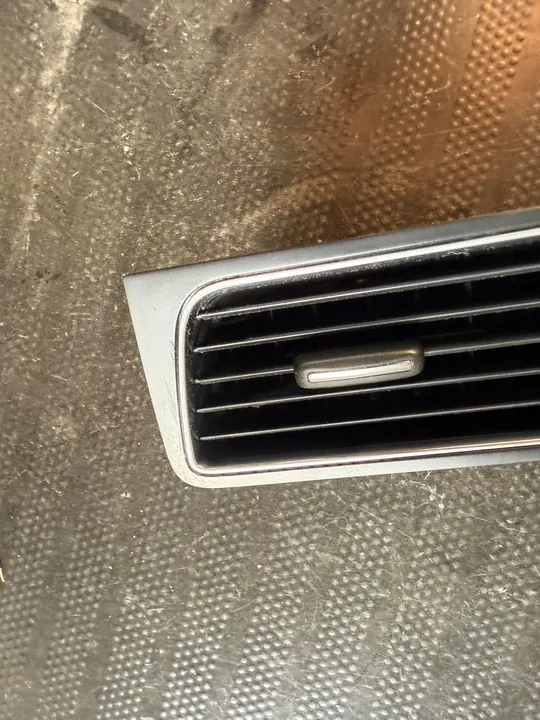 Grade de ventilação central Audi Q5 08- 8R1820951G image 4