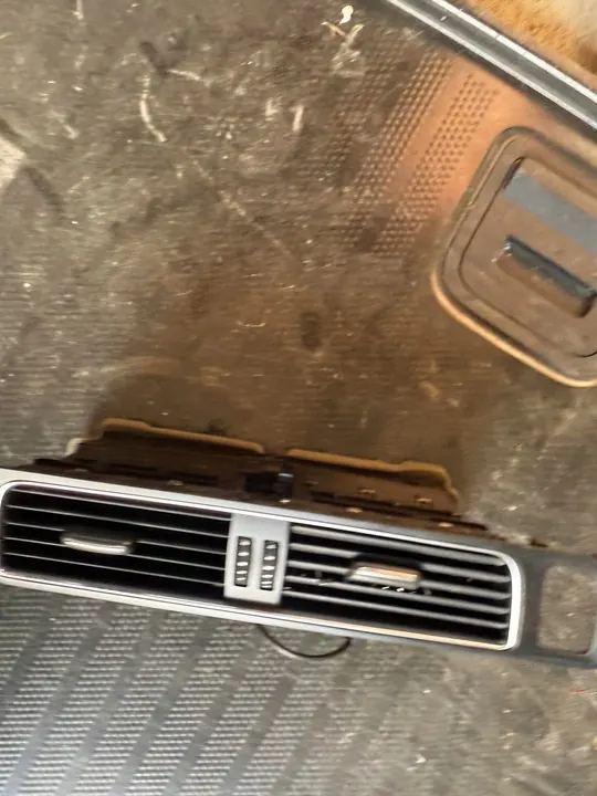 Grade de ventilação central Audi Q5 08- 8R1820951G image 9