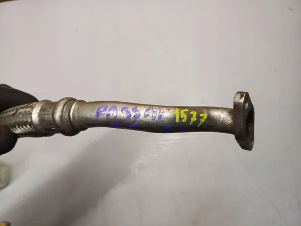 Conducto de aceite turbo Audi OE 06B145735A - Usado image 5