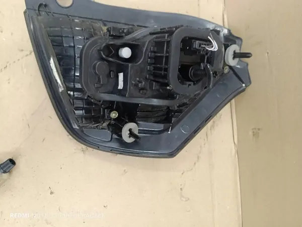 Luz trasera izquierda Renault Twingo III 265555949R image 10