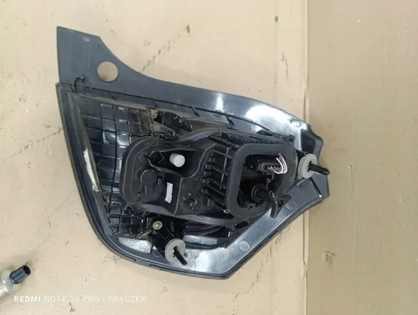Luz trasera izquierda Renault Twingo III 265555949R image 8