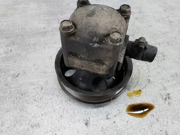 Stuurbekrachtigingspomp Volvo V70 I 2.5 TDI OEM 9485904 image 3