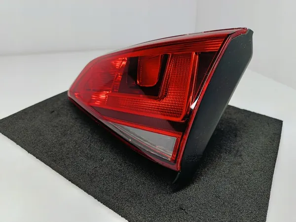 Volkswagen Golf VII 7 HB 12 - Lámpara trasera derecha del maletero image 2