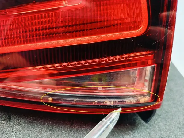 Volkswagen Golf VII 7 HB 12 - Lámpara trasera derecha del maletero image 5