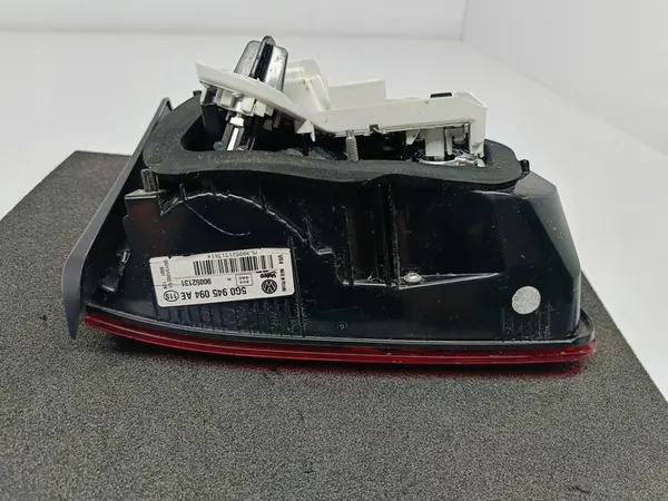 Volkswagen Golf VII 7 HB 12 - Lámpara trasera derecha del maletero image 6