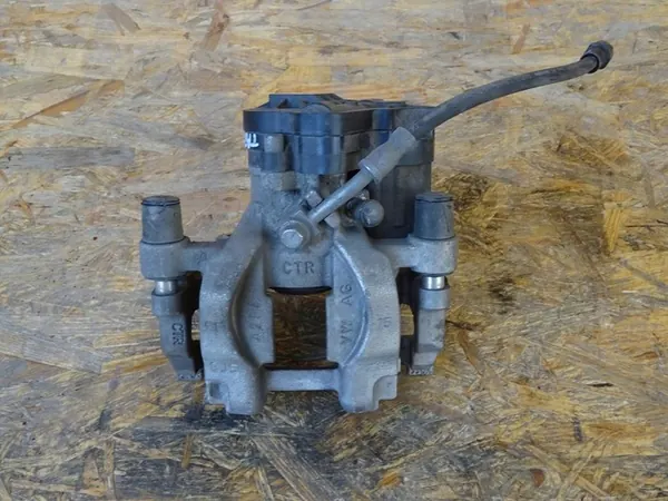 Linke hintere Bremszange SEAT TARRACO TIGUAN 2.0 TDI OEM 3Q0615405R image 2