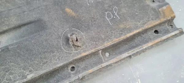 Audi A5 8W6 Höger Underredsskydd 8W6825208B image 8