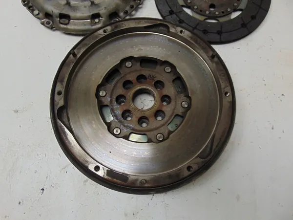 Kaksoismassaväylä Peugeot Expert 2.0 HDI image 2