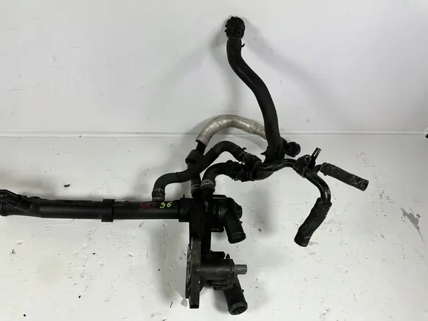 VW Skoda Carcasa de Termostato Tubería de Agua 1.4 TSI image 2