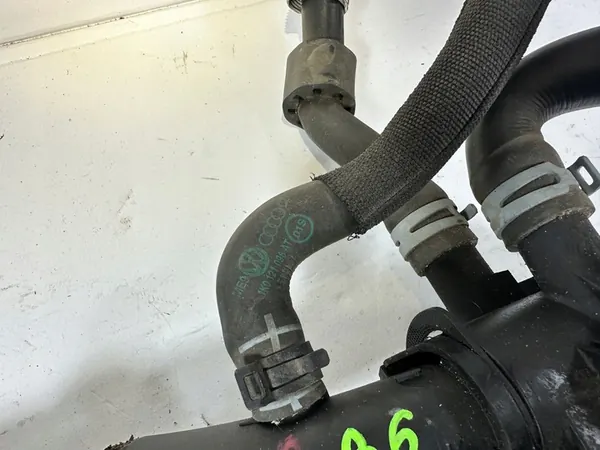 VW Skoda Carcasa de Termostato Tubería de Agua 1.4 TSI image 3