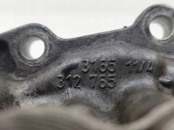 Base de filtre à huile Ford Fiesta 2007 3165114 image 5