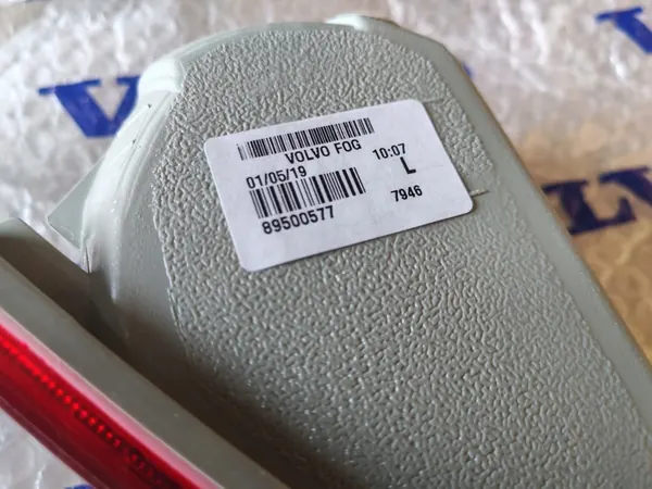 Lanterna de neblina traseira esquerda Volvo XC60 image 2
