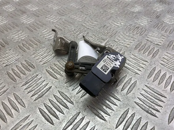 Volvo XC90 2017 Achterluchtvering niveausensor OEM 32246988 image 2