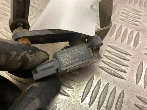 Volvo XC90 2017 Achterluchtvering niveausensor OEM 32246988 image 3