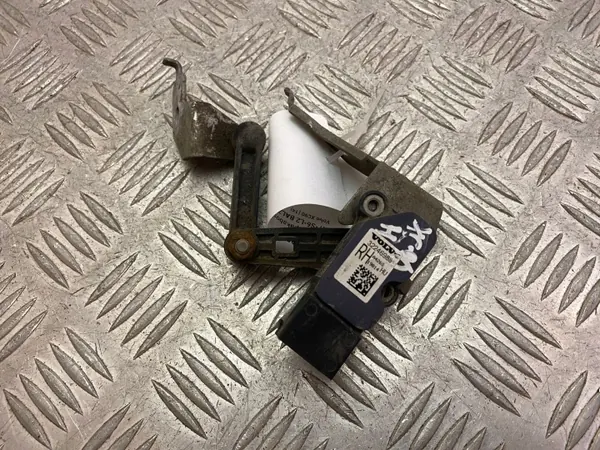 Volvo XC90 2017 Achterluchtvering niveausensor OEM 32246988 image 4