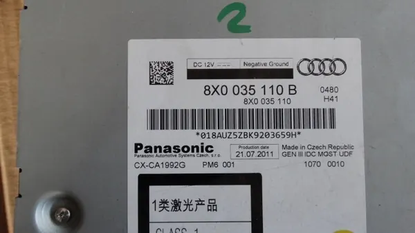 Audi A1 CD-byttare OEM 8X0035110B - Begagnad image 4