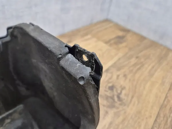 BMW 7 F01 F02 Couvercle de Compresseur Arrière 7185000 image 3