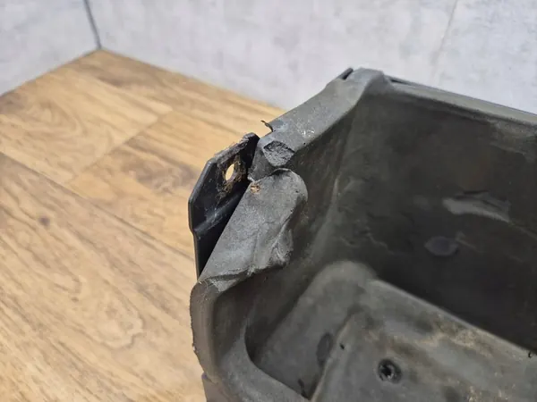 BMW 7 F01 F02 Couvercle de Compresseur Arrière 7185000 image 4