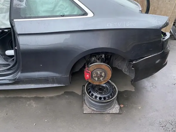 Audi A5 2018 takavasemman puolen lokasuoja OEM 284379 image 2