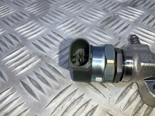 Bränsletrycksregulator OEM 04L089B för Audi A3 S3 image 6